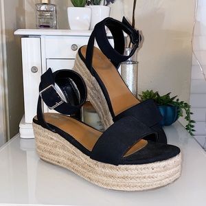 ✨NEW✨ Black & Tan Platform Sandals